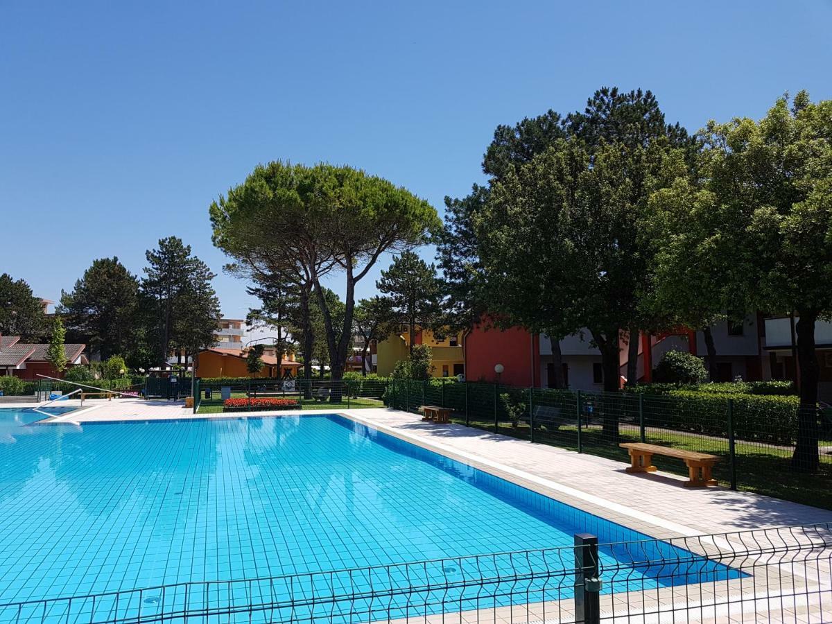 Adriella Apartments Bibione Exterior foto